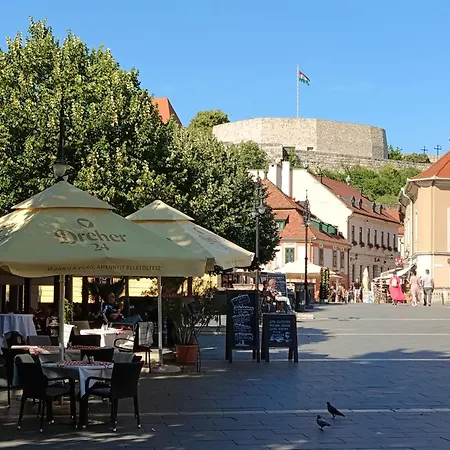 Cehmesterek Lägenhet Eger