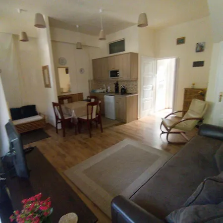 Céhmesterek Apartamento *