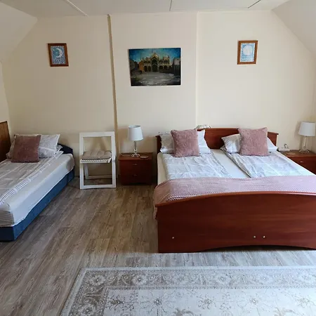 Céhmesterek Apartamento