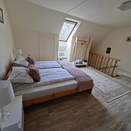 Apartament Cehmesterek